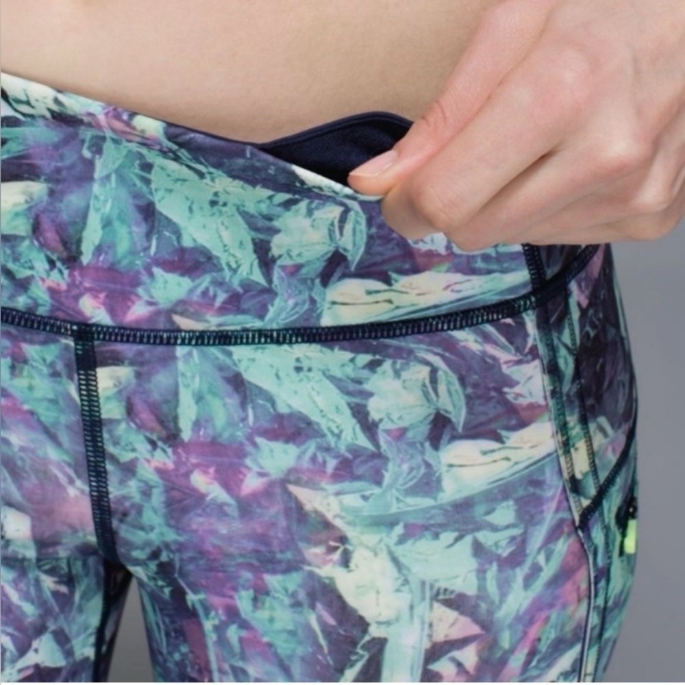 lululemon athletica Women’s Cropped Leggings Size 6 - Picture 13 of 16